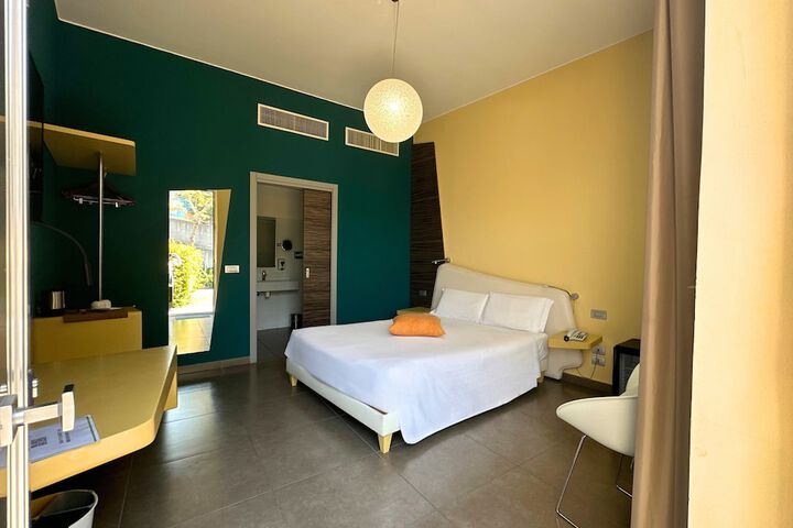 Room 12 of 153