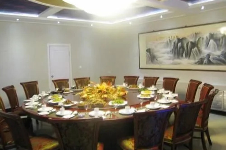 Dining 8 of 8