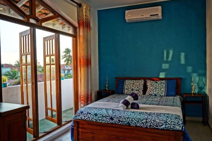Room 9 of 30