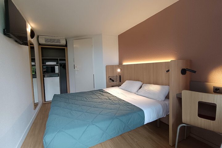 Room 17 of 37