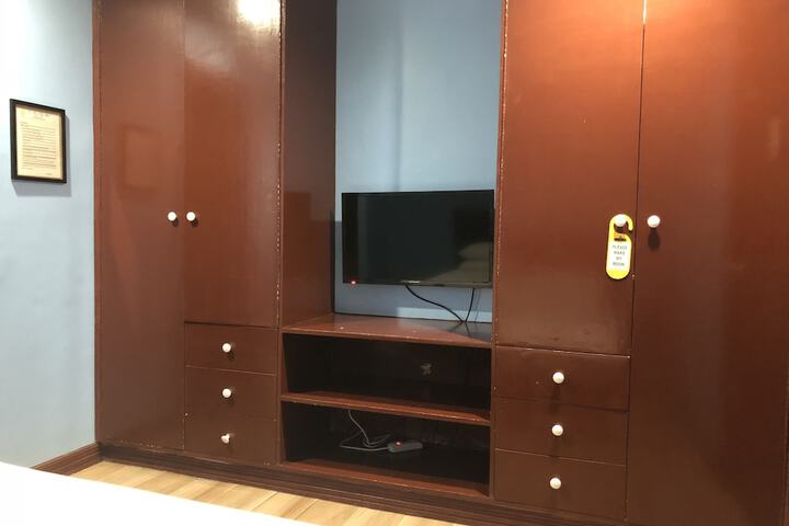 Room 5 of 64