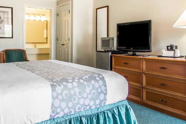 1 King Bed (12 of 13)
