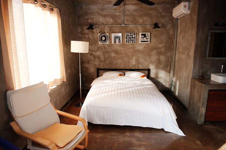 Room 4 of 47