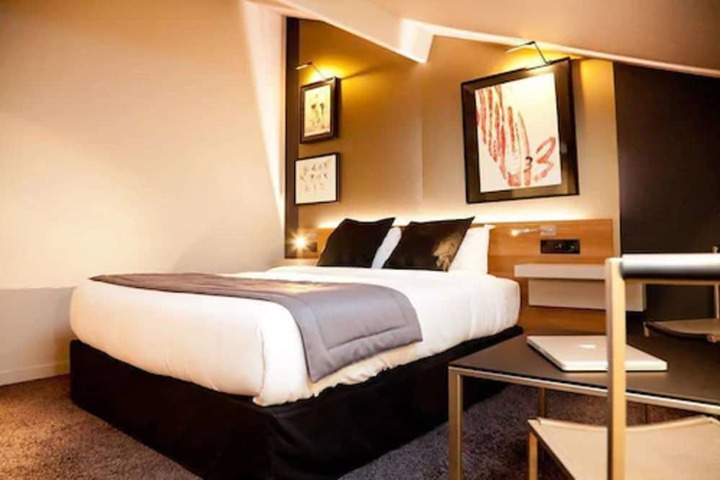 Room 32 of 75
