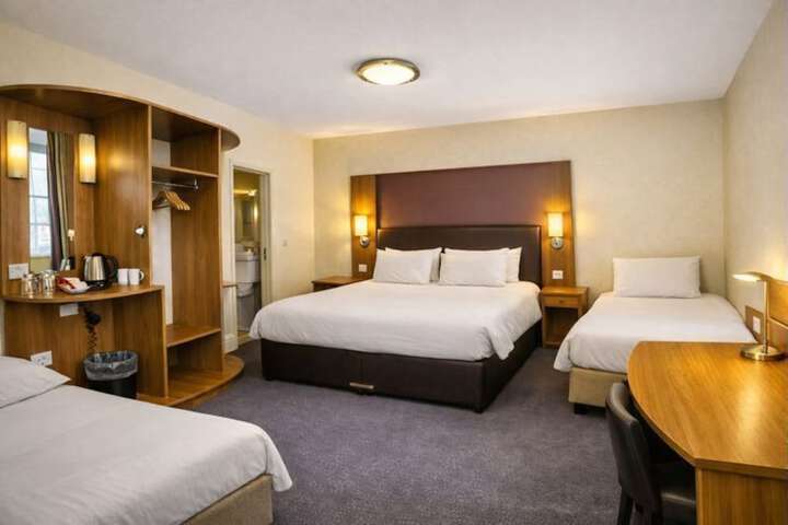 Room 7 of 16