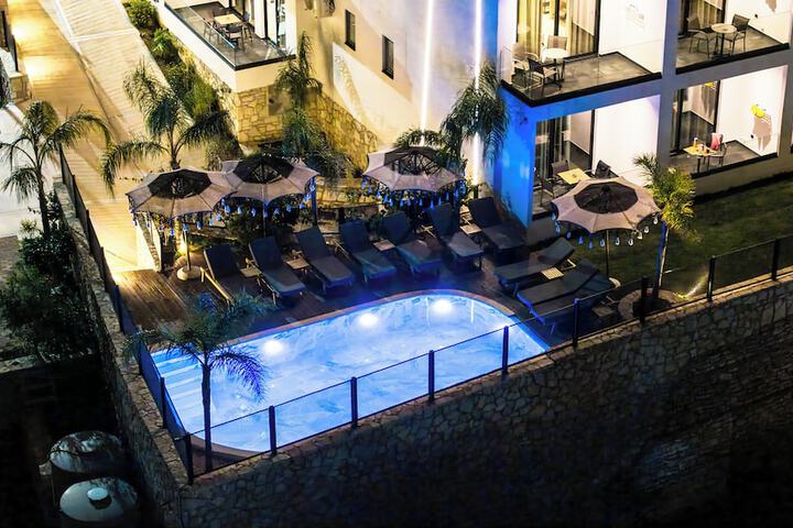 Hotel 98 of 112