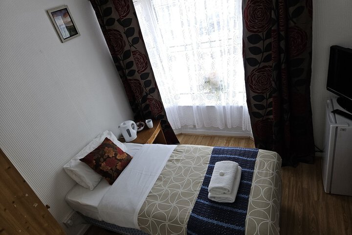 Room 8 of 14