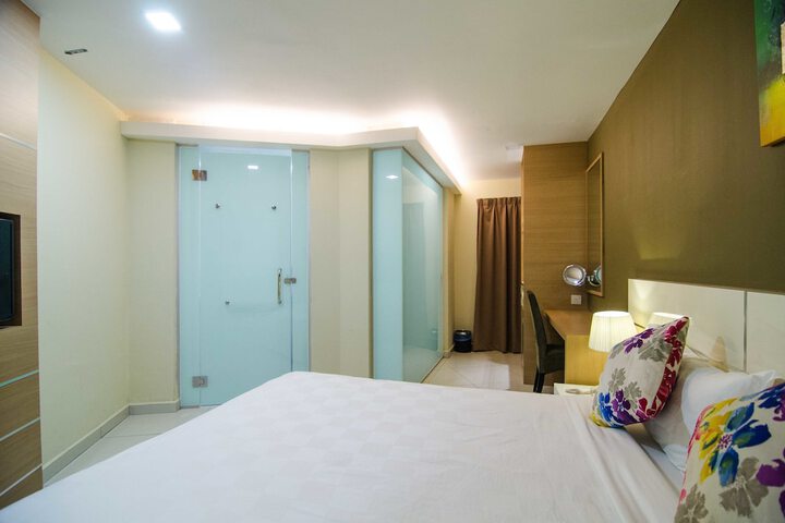 Room 13 of 39