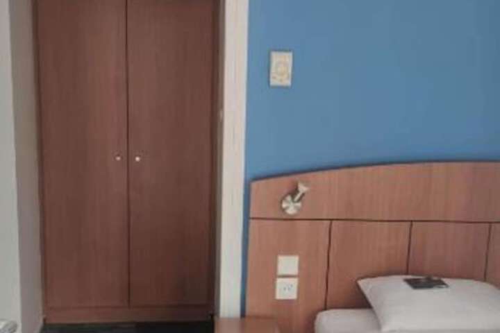 Room 14 of 37