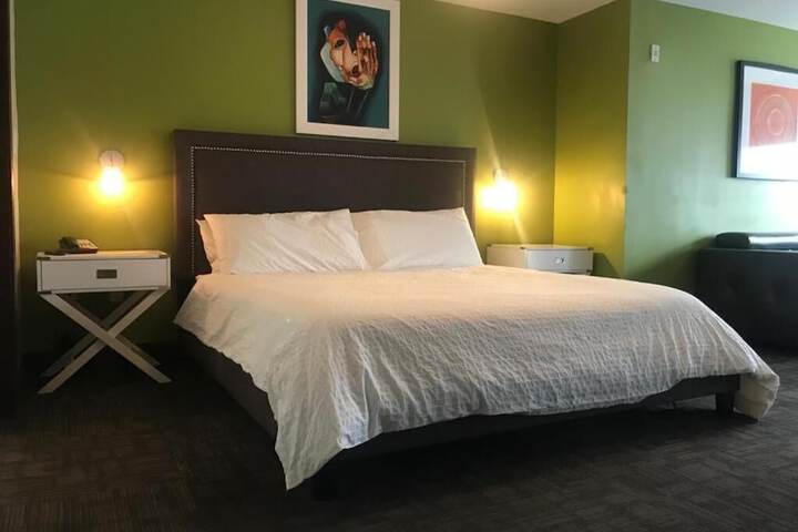 Room 16 of 36