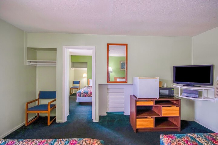 Room 52 of 106