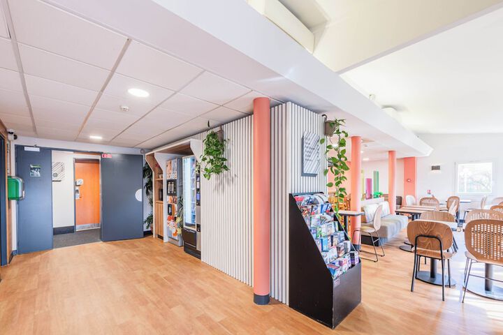 Entrance & Lobby
