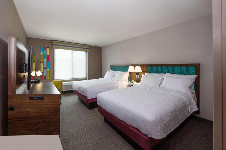 2 Queen Beds Hearing Accessible (5 of 6)
