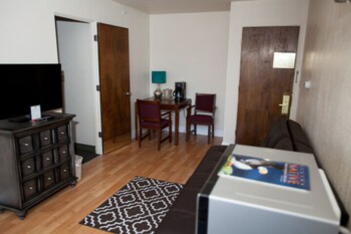 Room 16 of 18