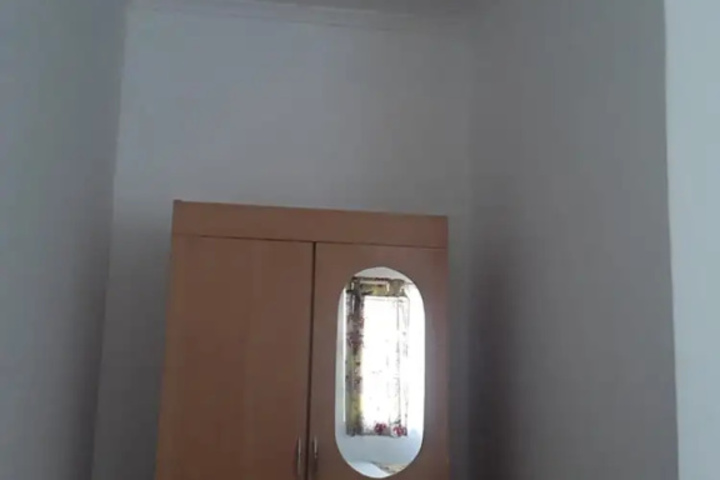 Room 9 of 12