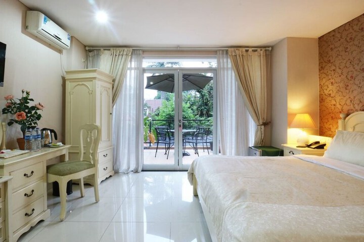 Room 15 of 48