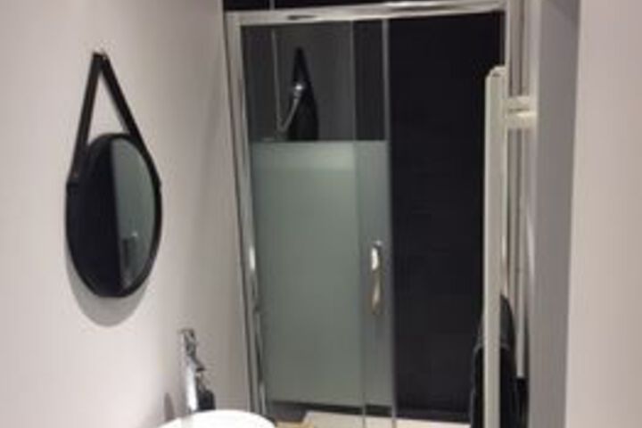 Room 4 of 32