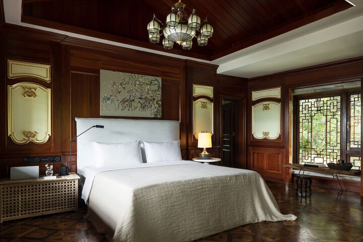 Room 25 of 102
