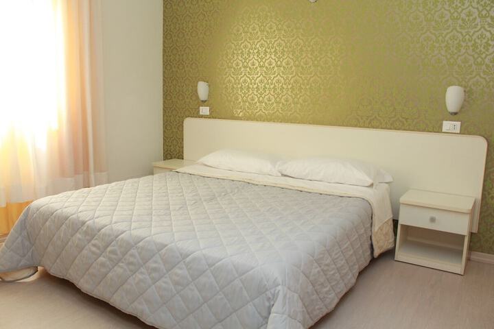 Room 9 of 36