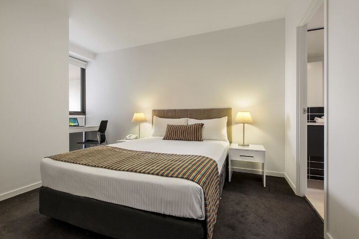 Room 5 of 32