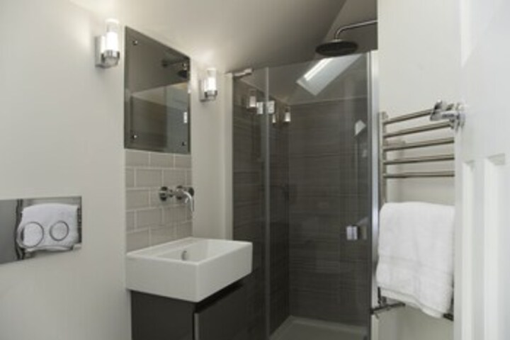 Room 3 of 20