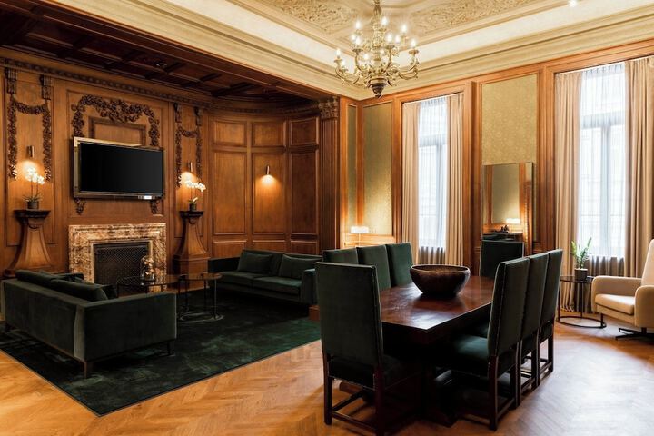 Room 46 of 107