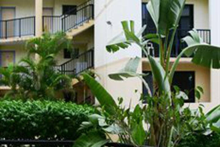 Hotel Exterior 8 of 24