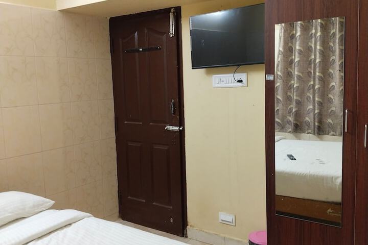 Room 2 of 9
