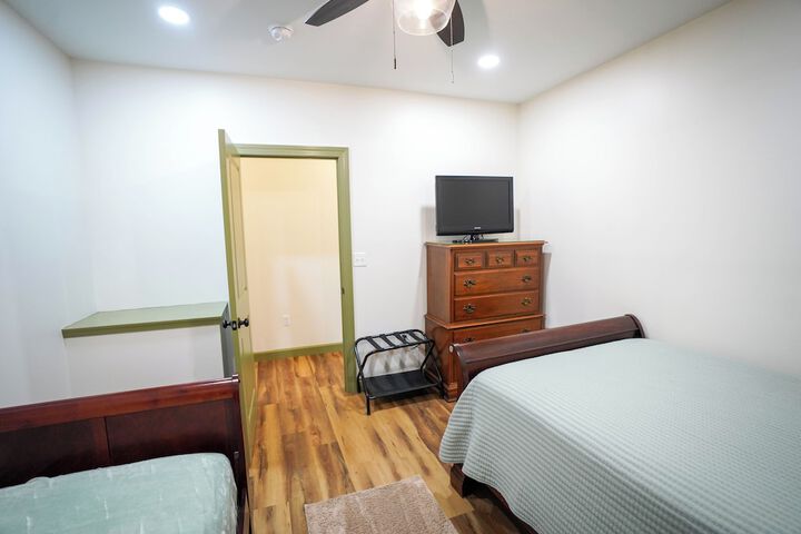 Room 51 of 230