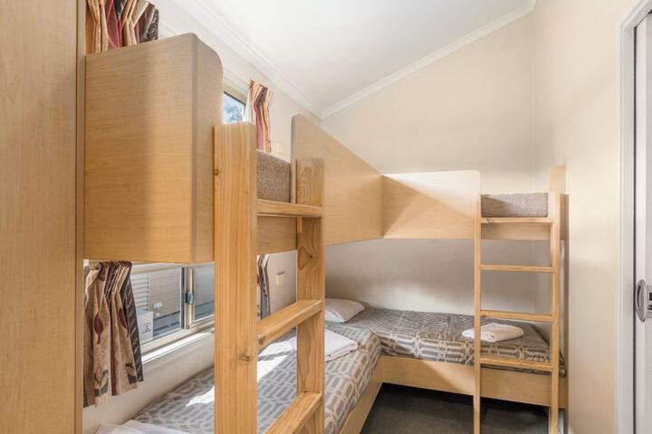 Room 4 of 96