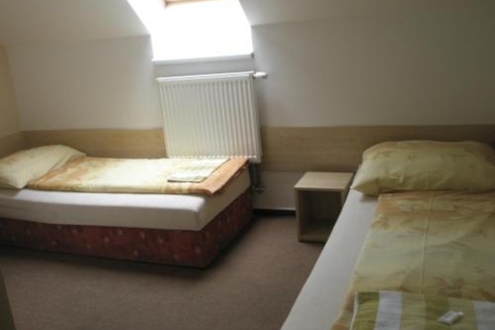 Room 4 of 7
