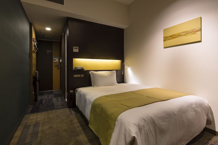 Room 14 of 27