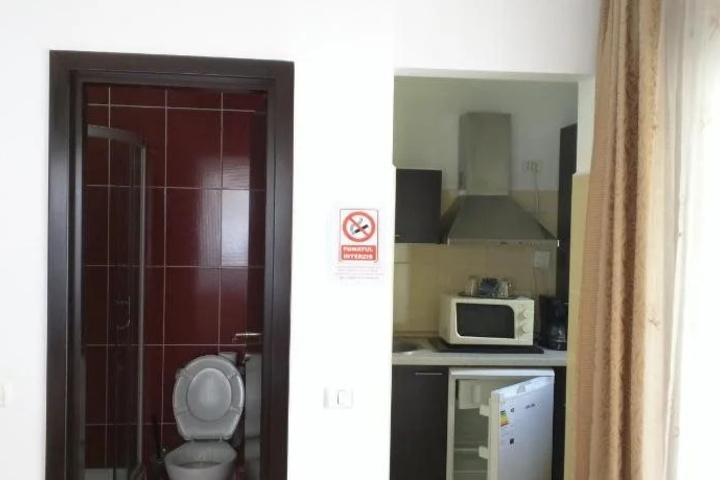 Room 6 of 6