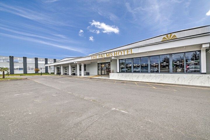 Exterior of Palms Hotel & Retreat by Palette London Romford