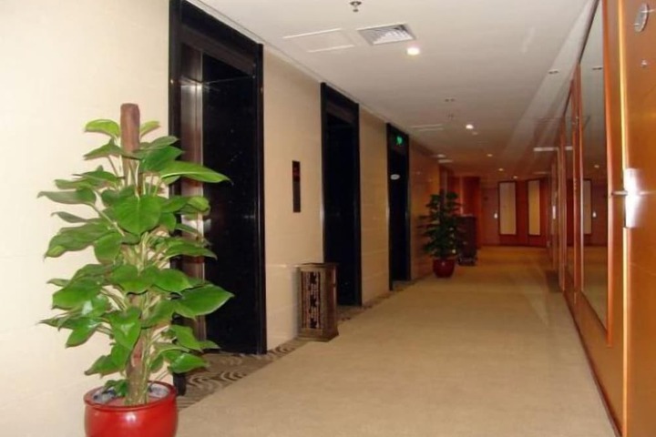 Ballroom/Hall 20 of 22