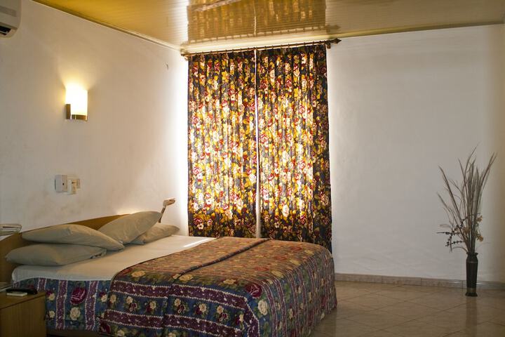 Room 9 of 26