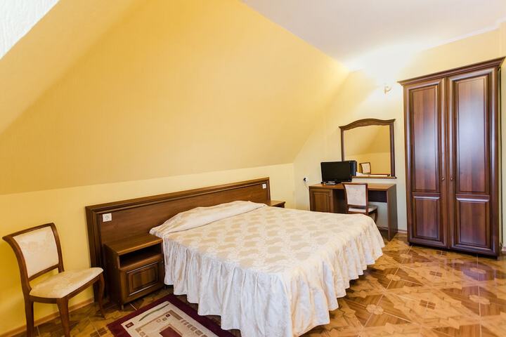 Room 12 of 50