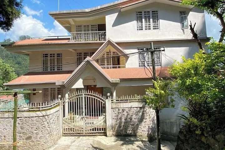 Ronglyang Lotus Villa Homestay (Near MG Road)