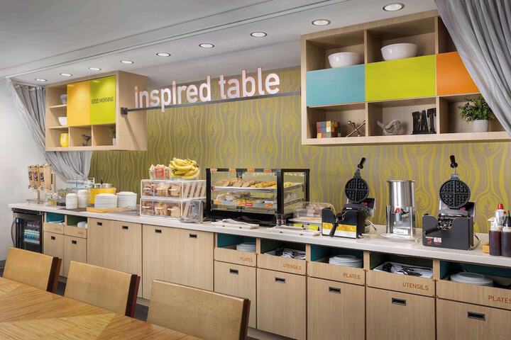 Breakfast area
