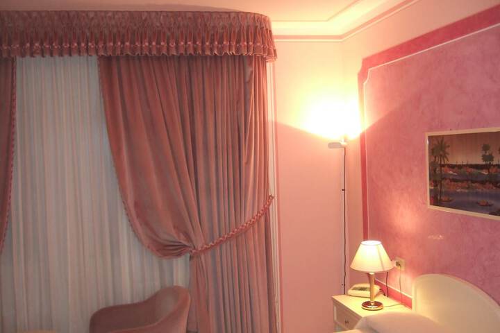 Room 10 of 66