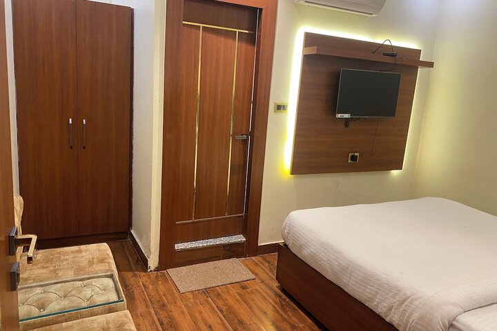 Room 7 of 30