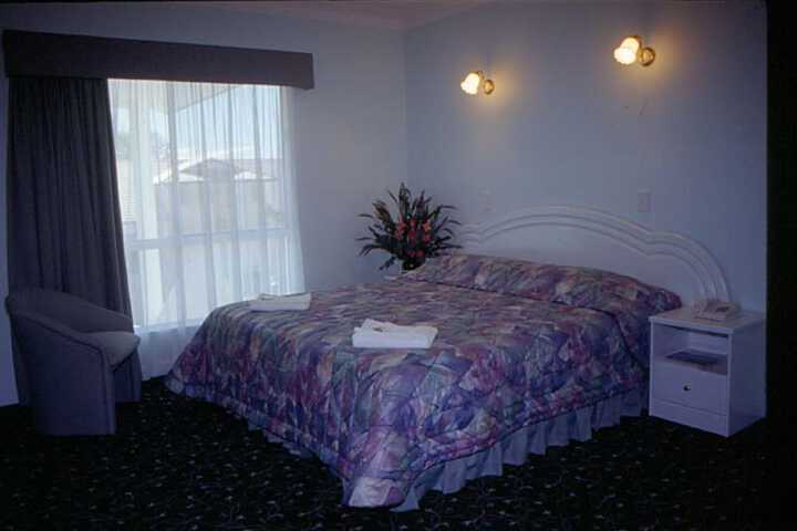Room 6 of 19
