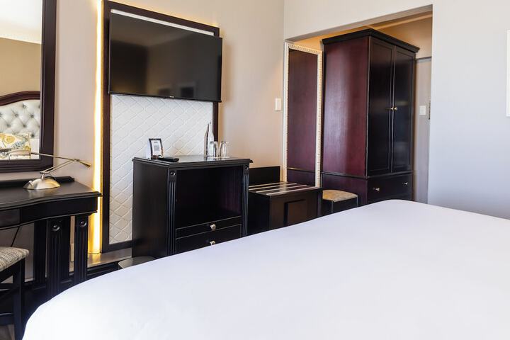Room 33 of 114