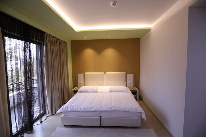 Room 35 of 86