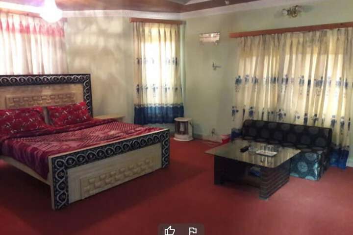 Room 5 of 17