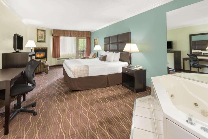 1 King Bed (4 of 21)