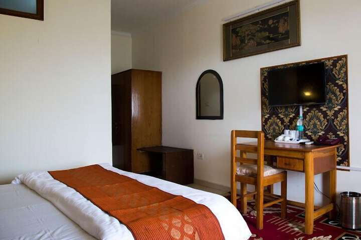 Room 10 of 36