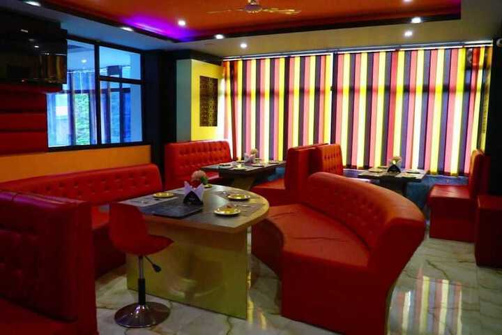 Lounge 37 of 43