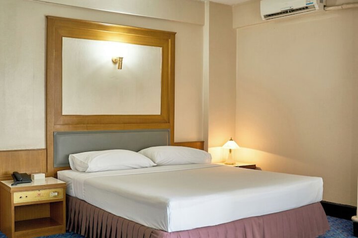 Room 17 of 39