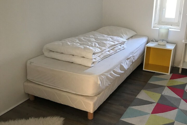 Room 6 of 16